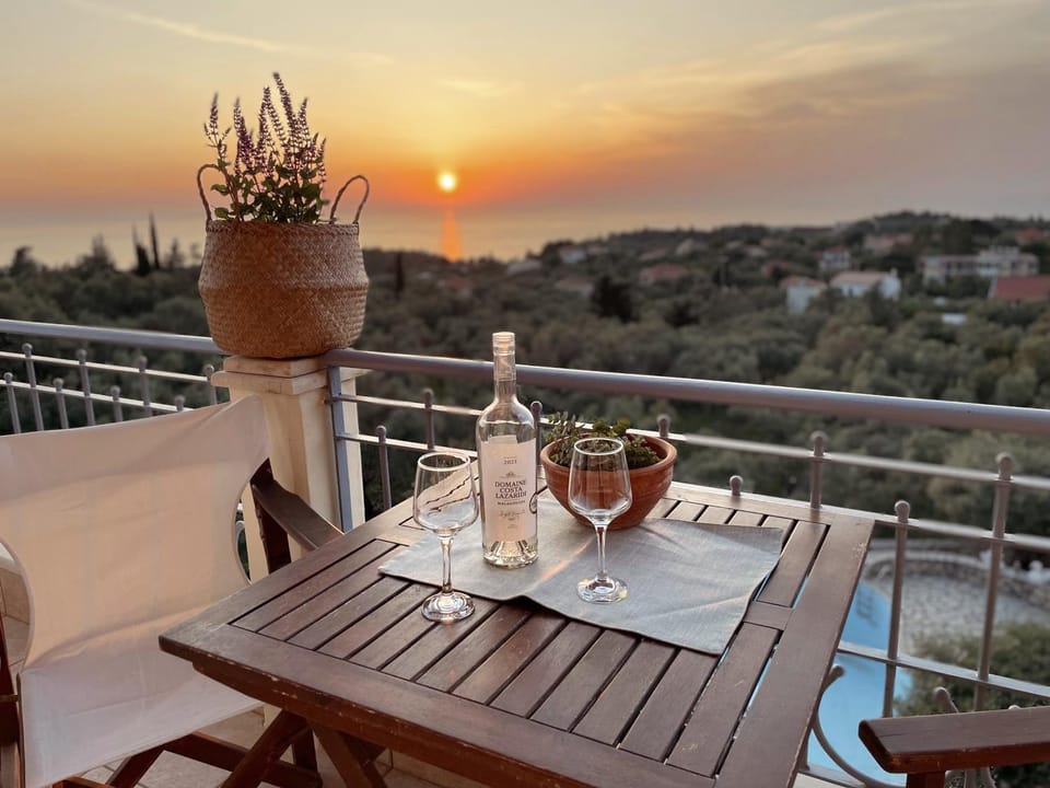 View (from property/room), Balcony/Terrace, Food and drinks, Sea view, Drinks