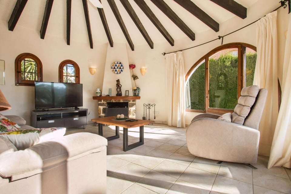 Communal lounge/ TV room, Living room