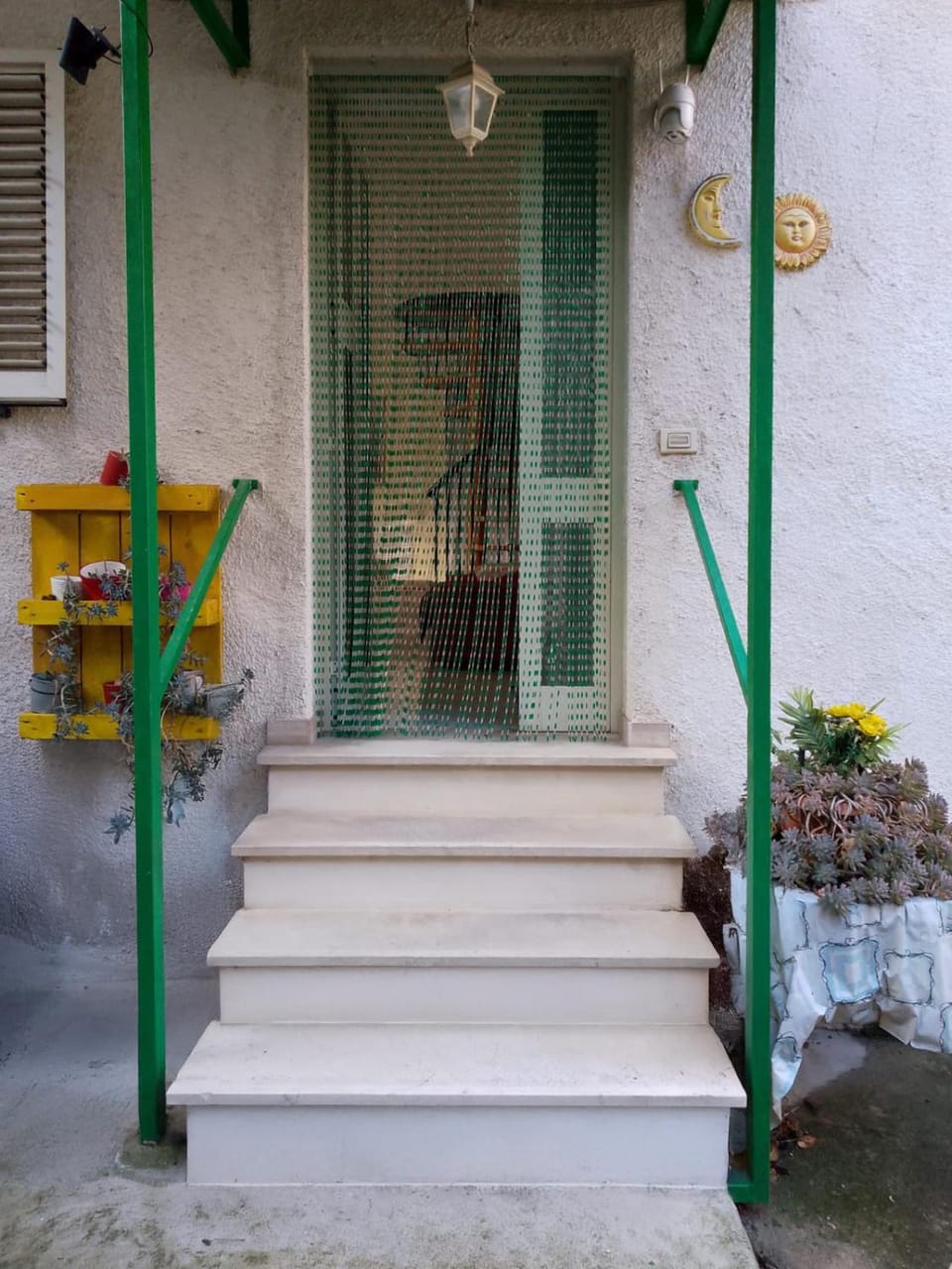 Facade/entrance