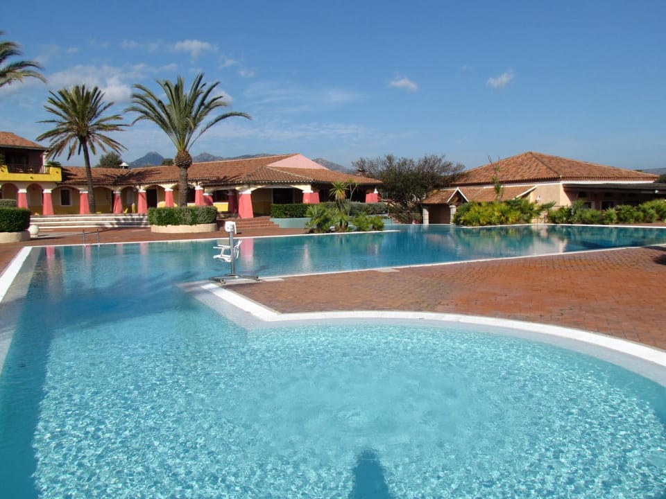 Swimming pool, Swimming pool