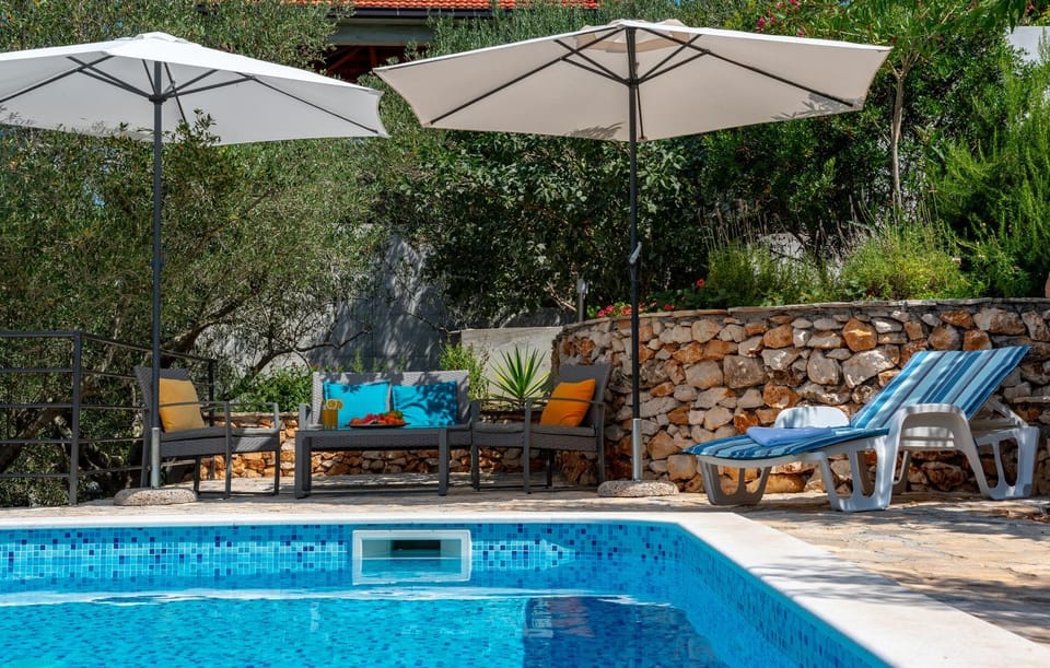 Swimming pool, Swimming pool