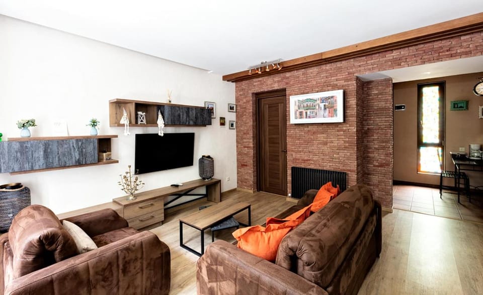 Communal lounge/ TV room, TV and multimedia, Living room, Seating area