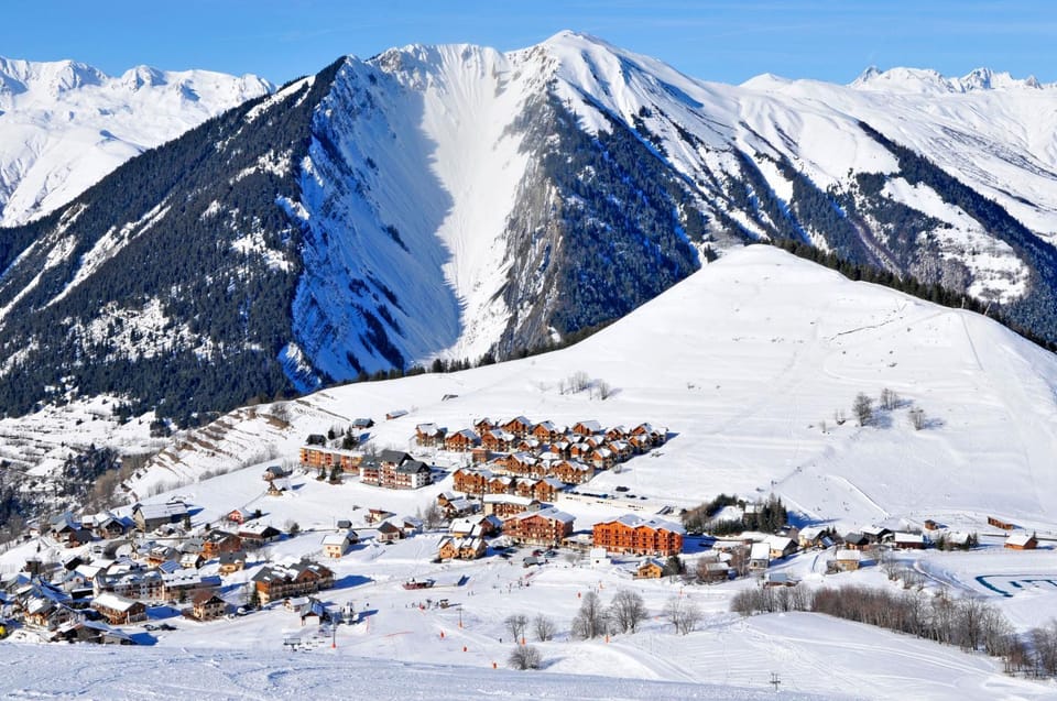 Off site, Day, Natural landscape, Skiing
