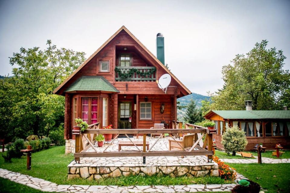 Property building, Natural landscape, Garden, Garden view