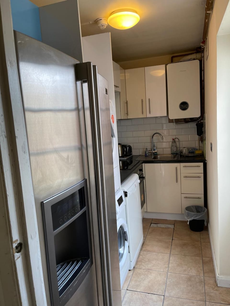 Kitchen or kitchenette, washing machine