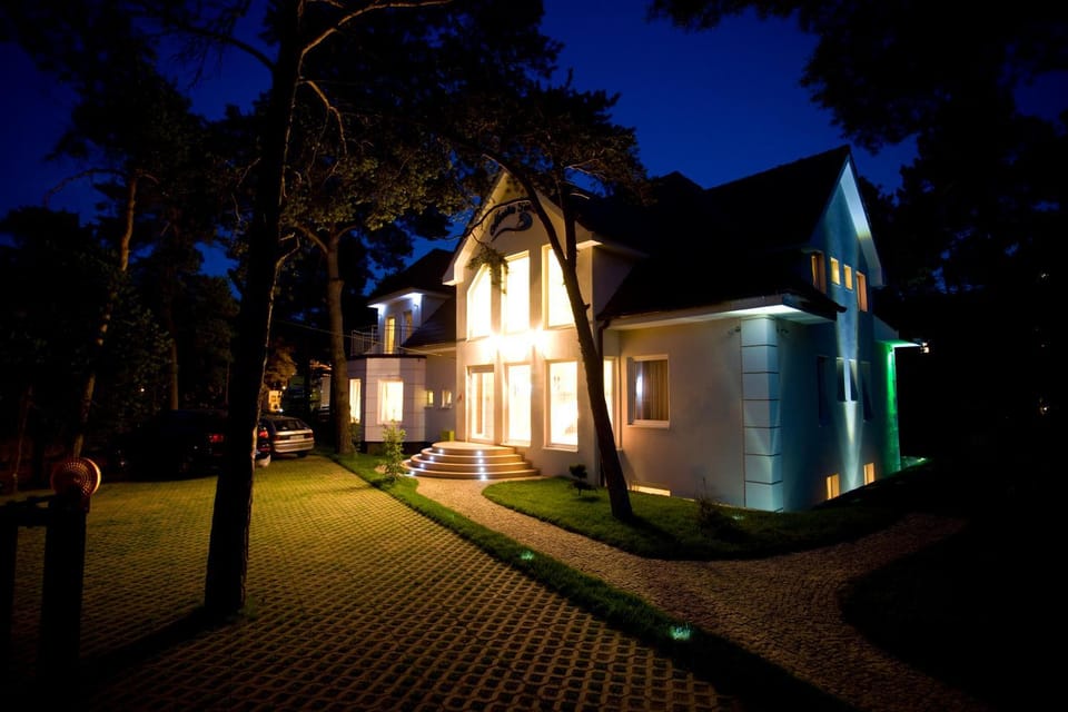 Property building, Facade/entrance, Night