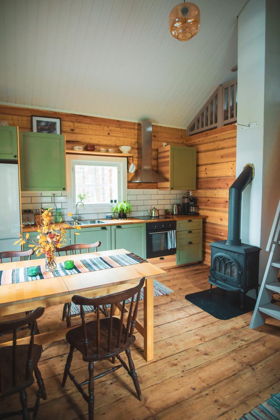 Photo of the whole room, Seating area, Dining area, kitchen
