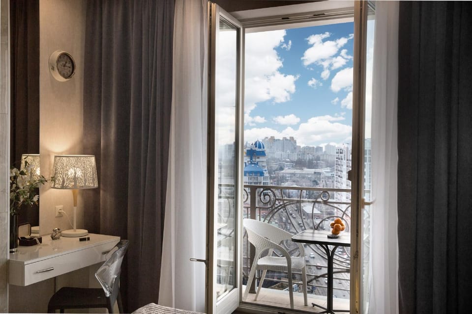 Balcony/Terrace, City view