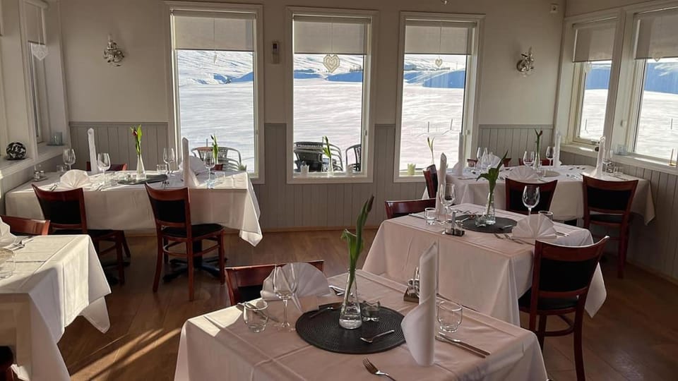 Restaurant/places to eat, Natural landscape