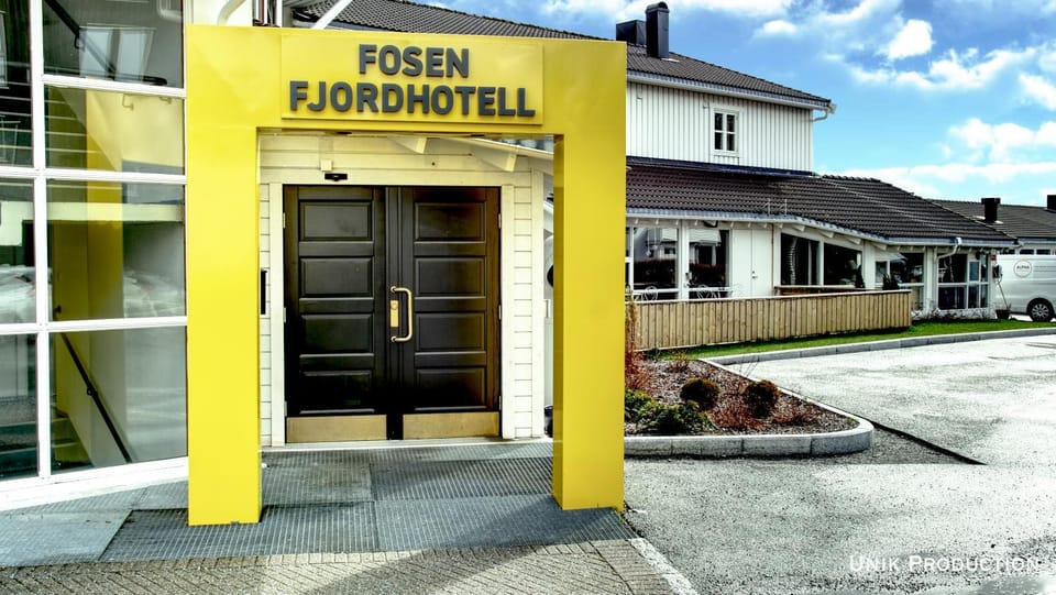 Facade/entrance