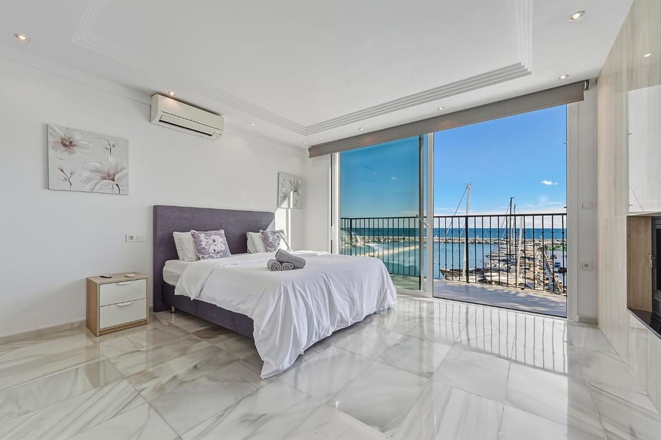 Front Line Penthouse Puerto Banus With Sea Views Apartment in Marbella
