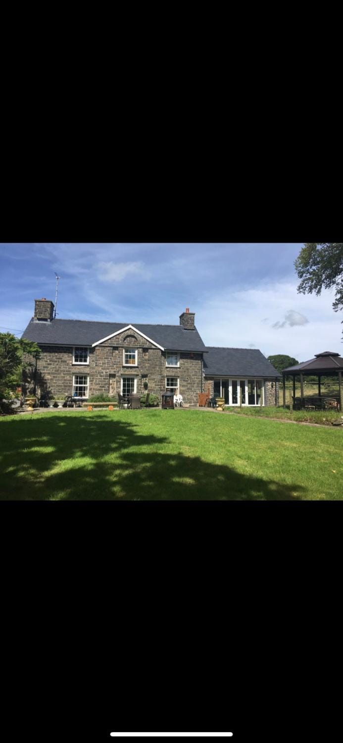 Aberystwyth, Pentre Farmhouse, House in Melindwr