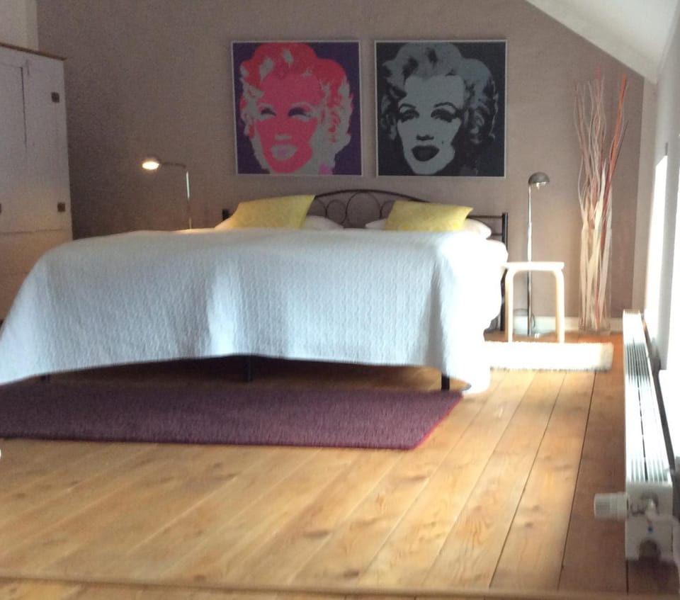 Bed, Day, Photo of the whole room, Bedroom