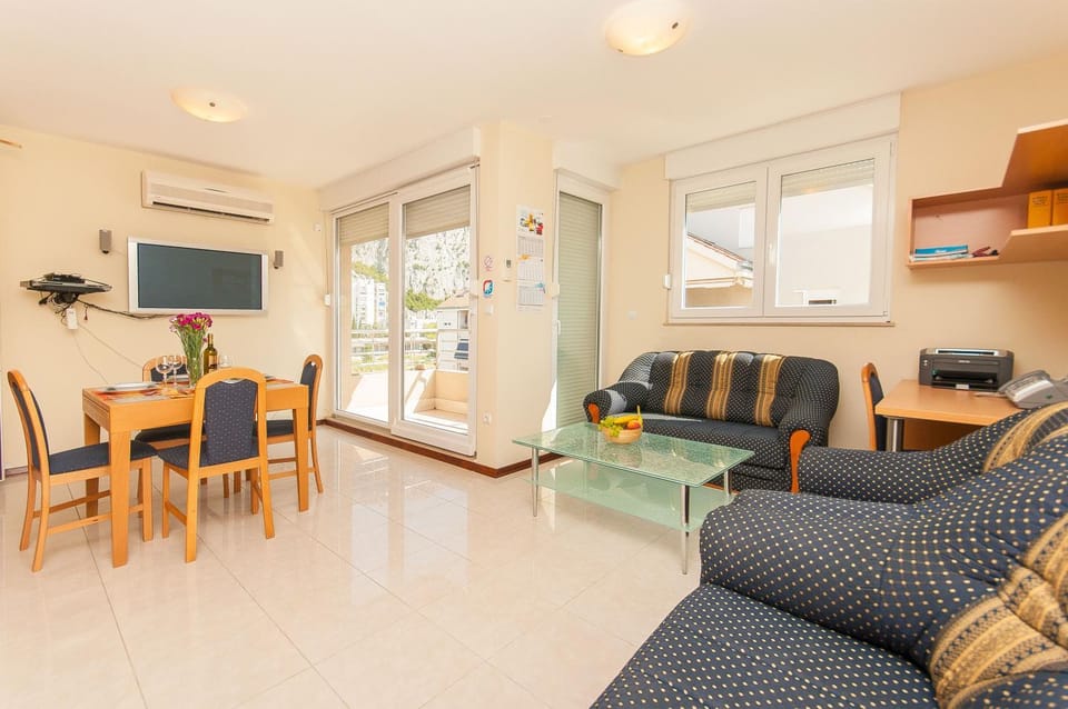 Library, TV and multimedia, Balcony/Terrace, Living room, Dining area