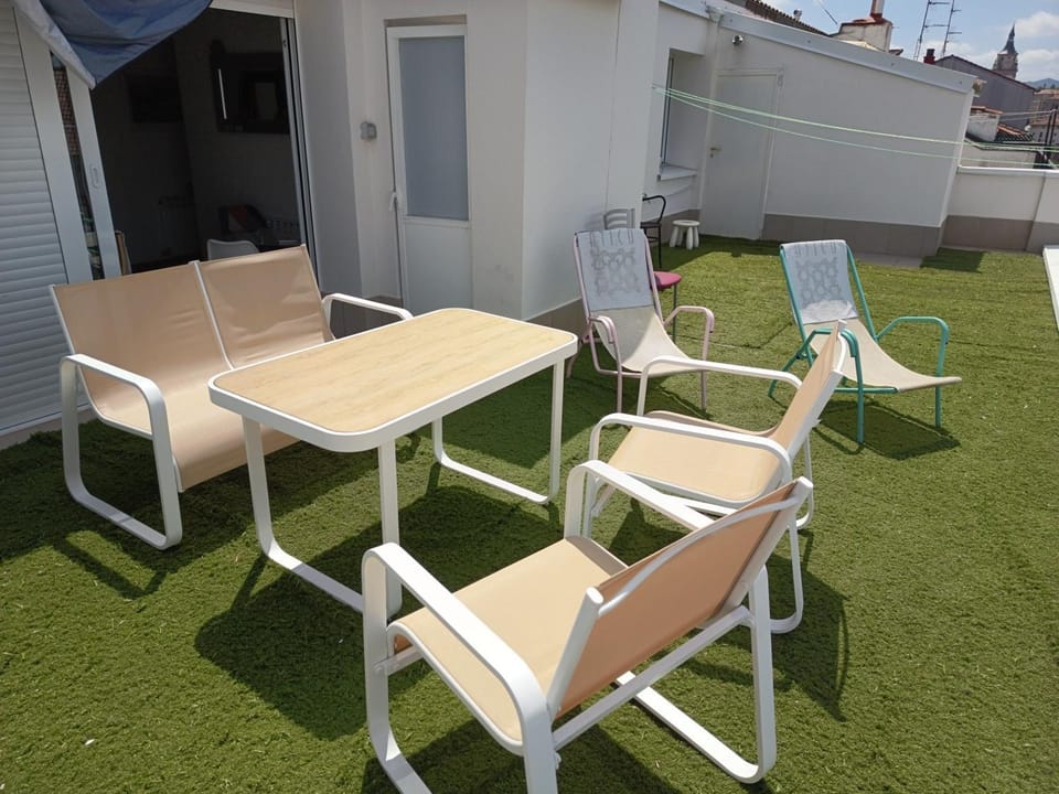 Balcony/Terrace, sunbed