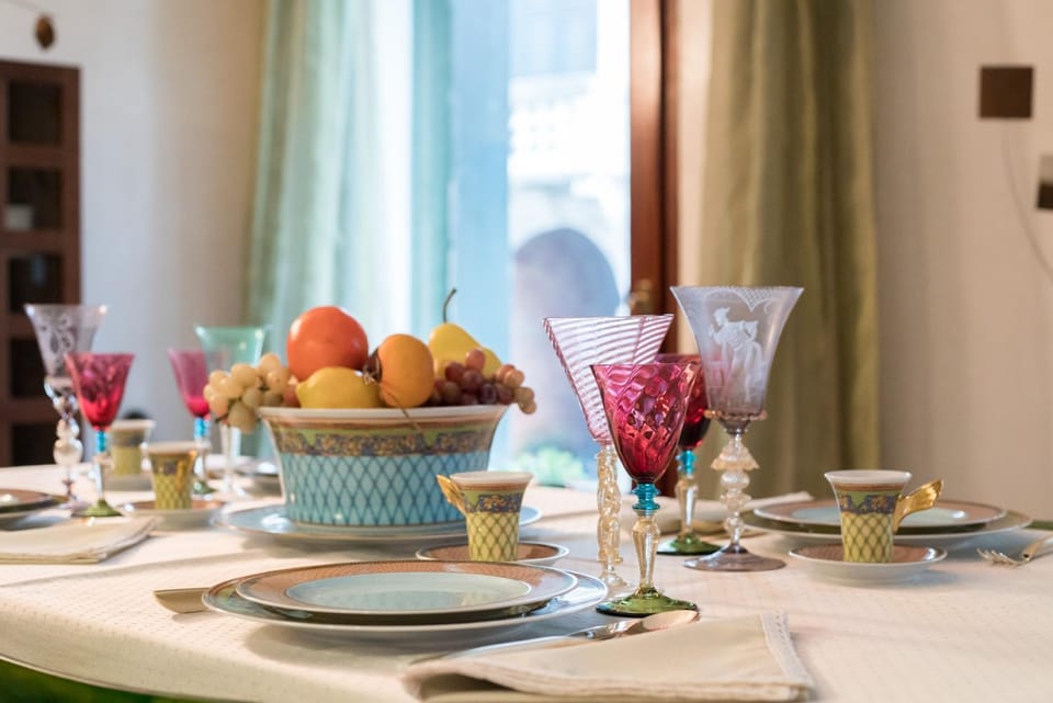 Decorative detail, Dining area