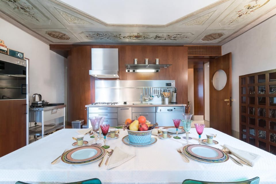 Kitchen or kitchenette, Decorative detail, Dining area