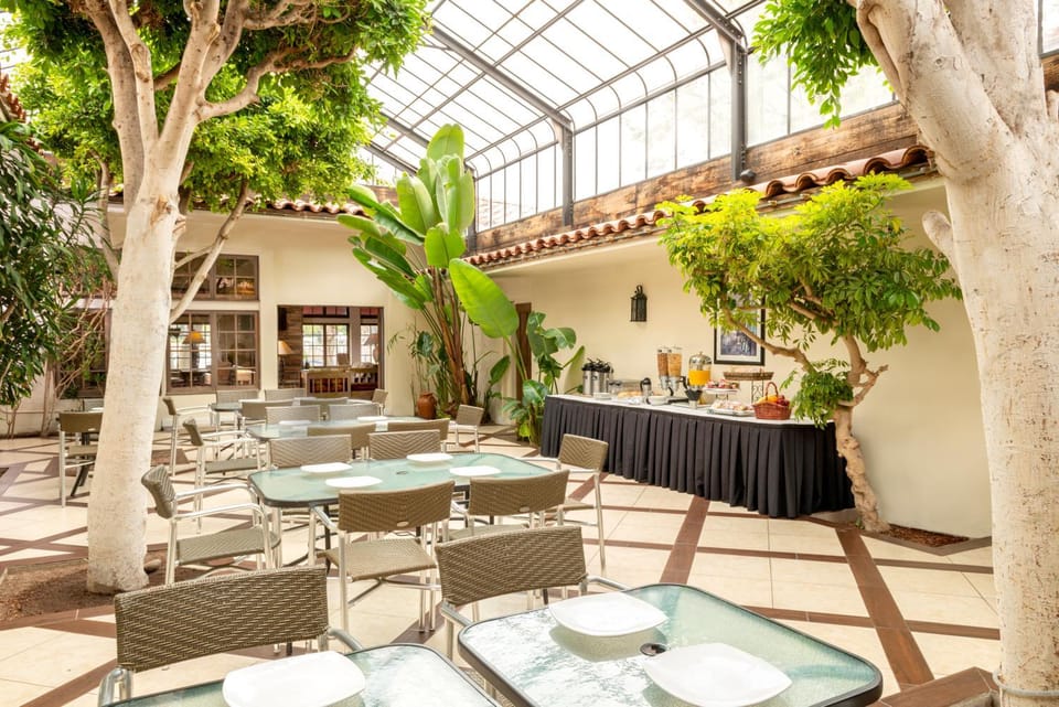 Restaurant/places to eat, Continental breakfast