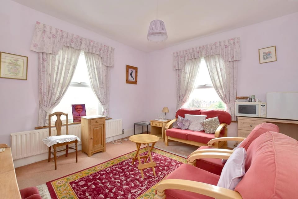 Communal lounge/ TV room, Living room, minibar