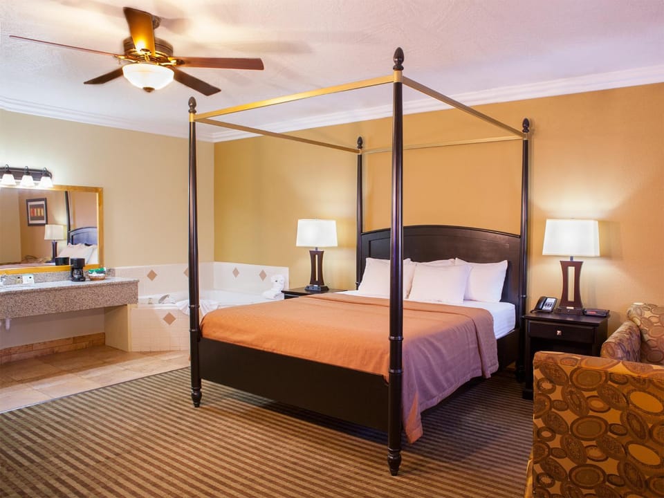 Bed, Photo of the whole room, Bedroom, fireplace