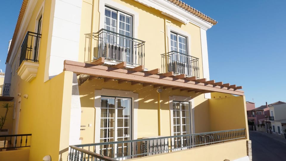 Patio, Facade/entrance, BBQ facilities, Balcony/Terrace