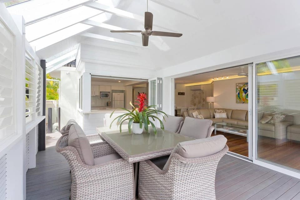 Patio, Dining area, kitchen