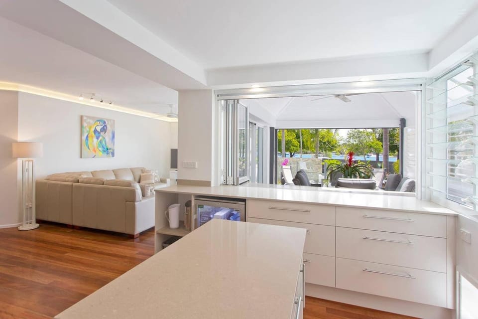 Living room, Seating area, Dining area, kitchen