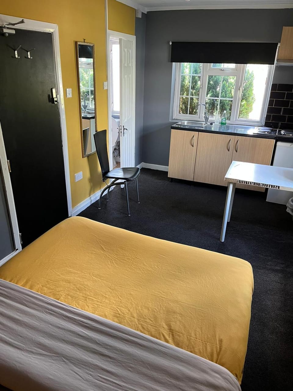'SUPER CHEAP ROOMS' - Run away from expensive hotels! Bed and Breakfast in Hatfield