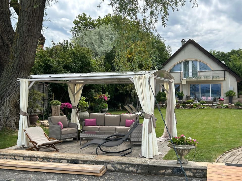 Property building, Garden, Seating area, Garden view