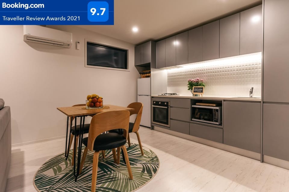 Property building, Kitchen or kitchenette, Dining area