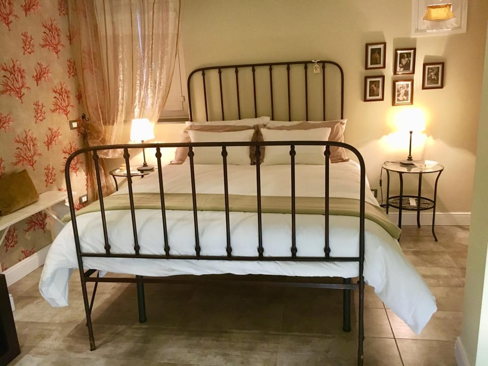 Photo of the whole room, Decorative detail, Bedroom, Inner courtyard view