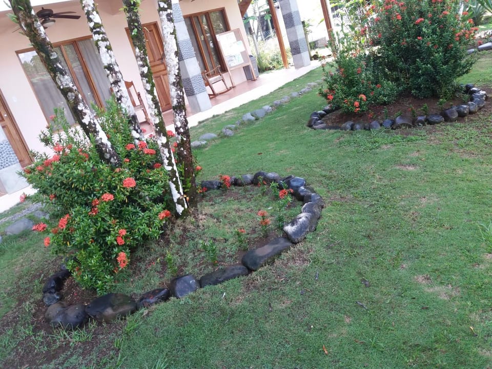 La Perla Hotel in Puntarenas Province