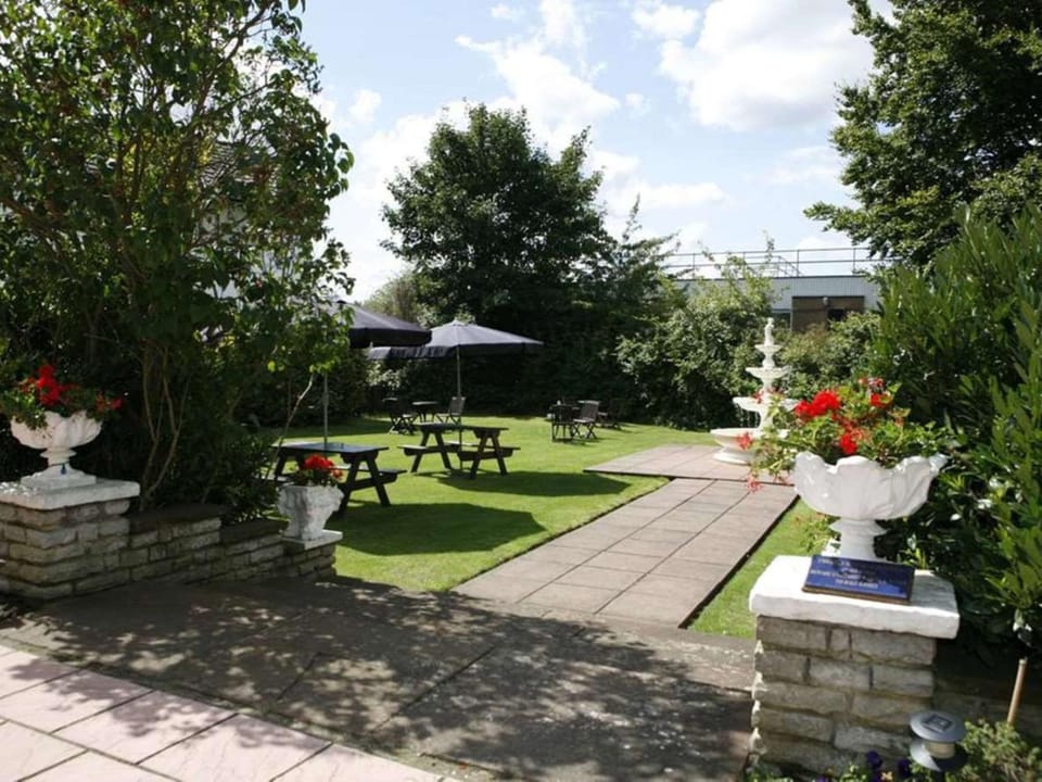Property building, Garden, On site, Garden view, Area and facilities