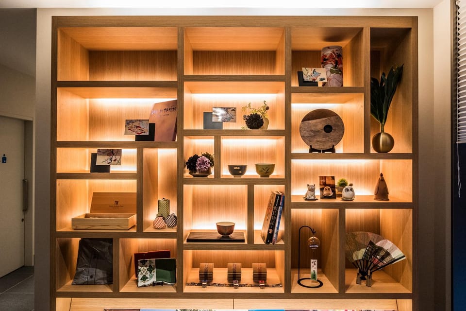 Communal lounge/ TV room, Library, Decorative detail