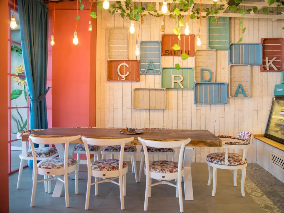 Restaurant/places to eat, Lounge or bar, On site
