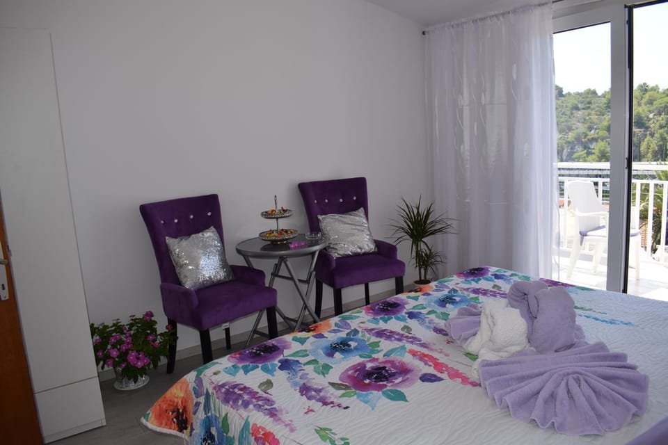 Decorative detail, Seating area