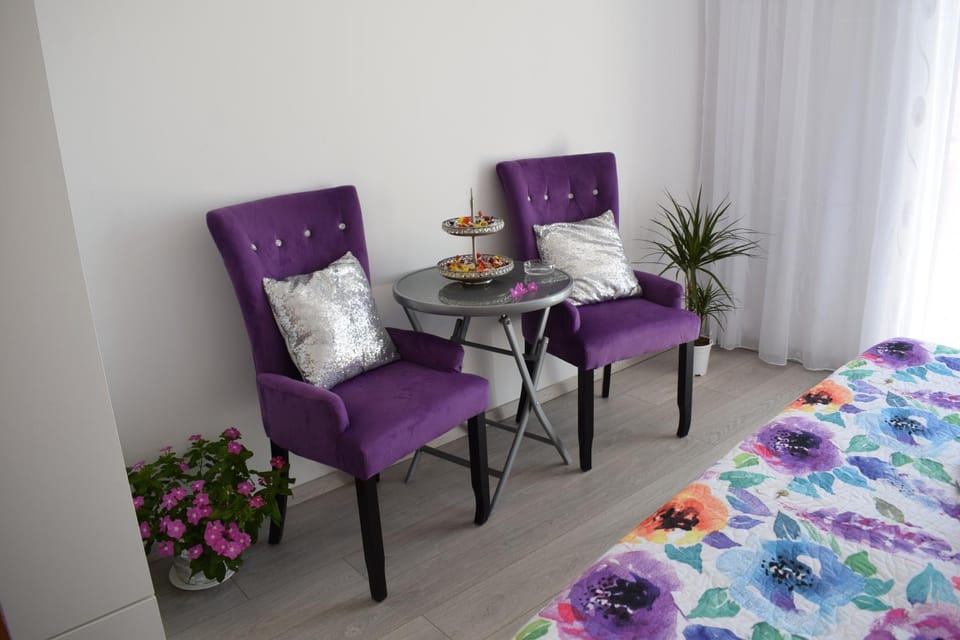 Decorative detail, Seating area