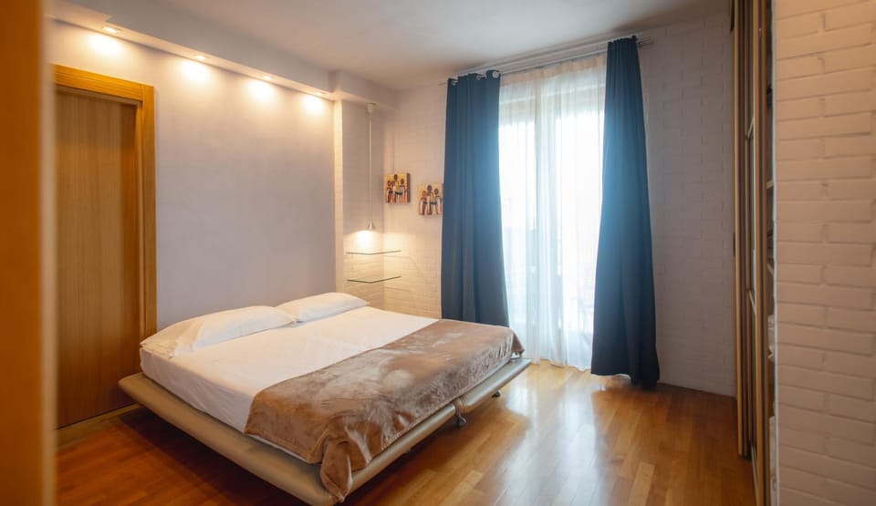 Bed, Balcony/Terrace, Photo of the whole room, Bedroom, wardrobe