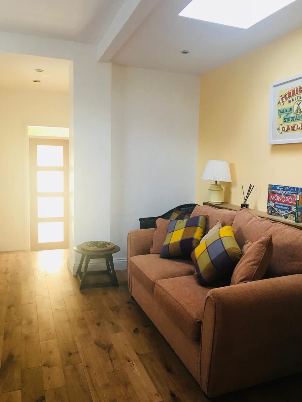 Living room, Photo of the whole room