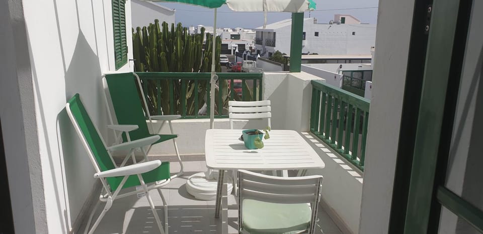 Balcony/Terrace, Street view