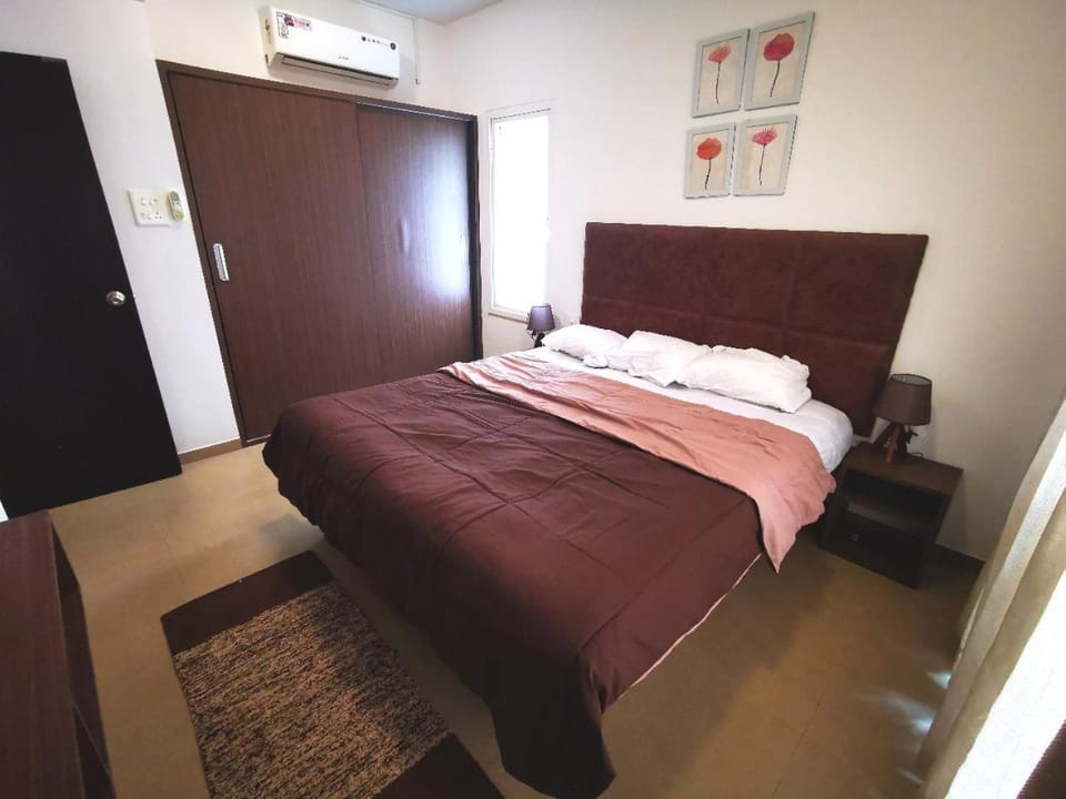 Bed, Photo of the whole room, Bedroom, wardrobe, air conditioner