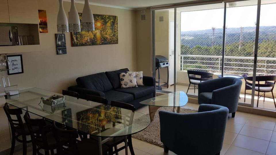 Communal lounge/ TV room, TV and multimedia, Balcony/Terrace, Living room, Dining area