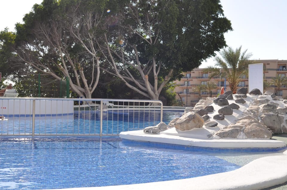Swimming pool, Swimming pool