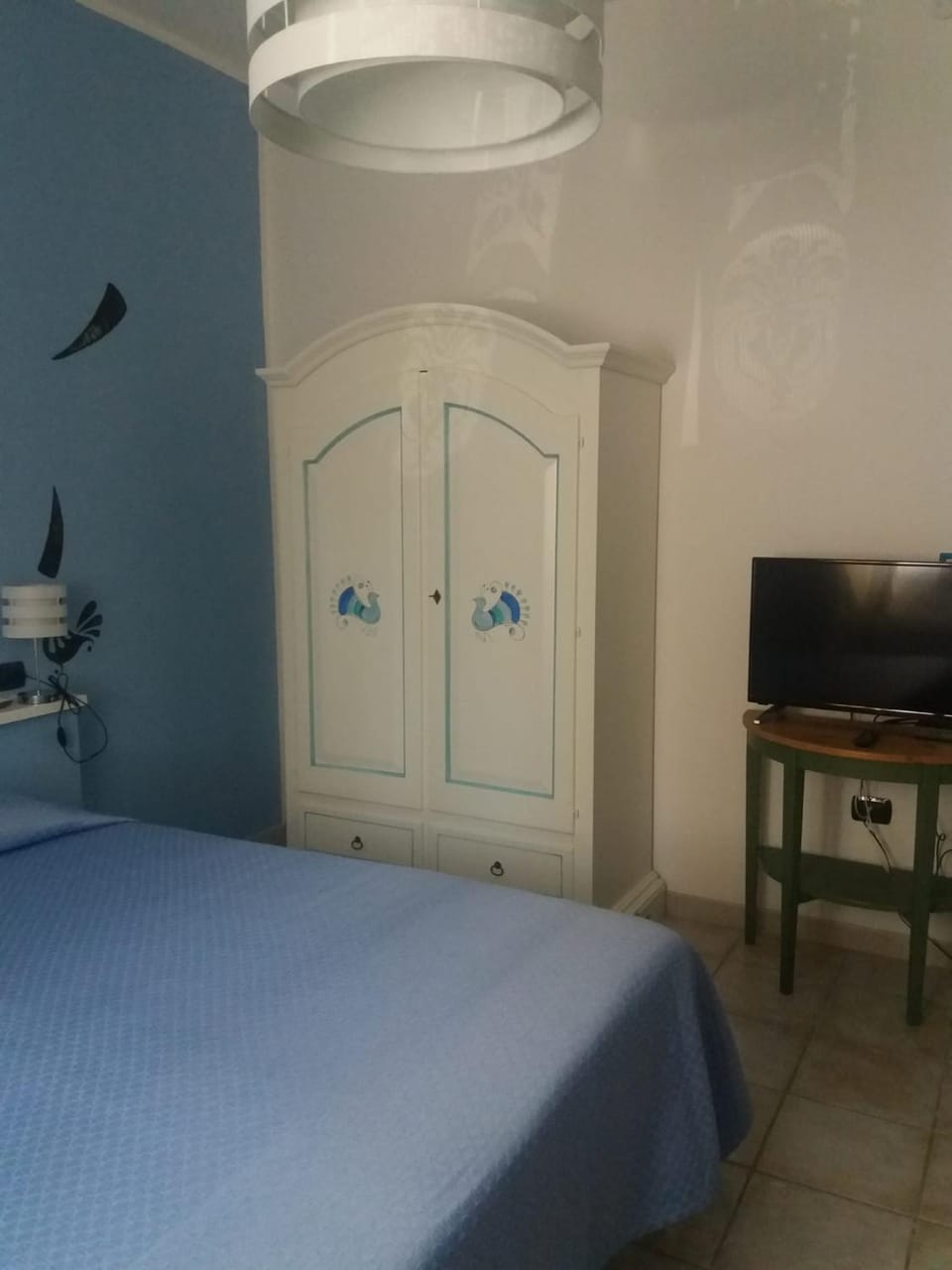 Bed, TV and multimedia, Bedroom, hair dresser