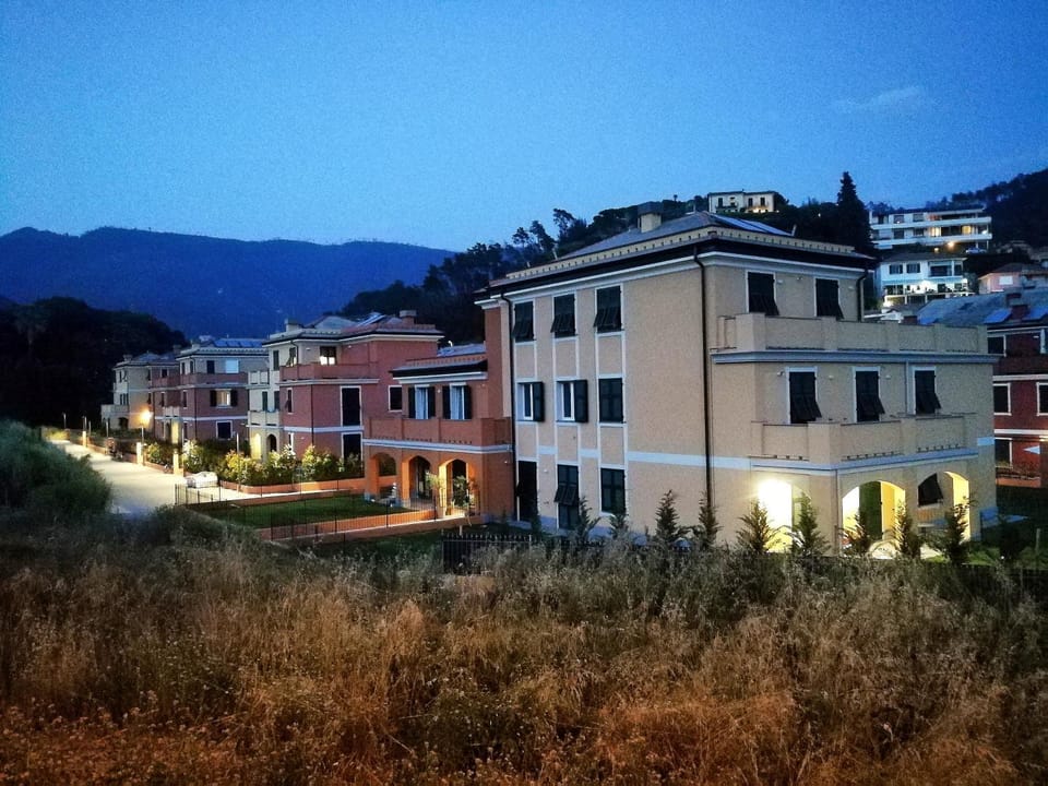 Property building, Nearby landmark, Neighbourhood