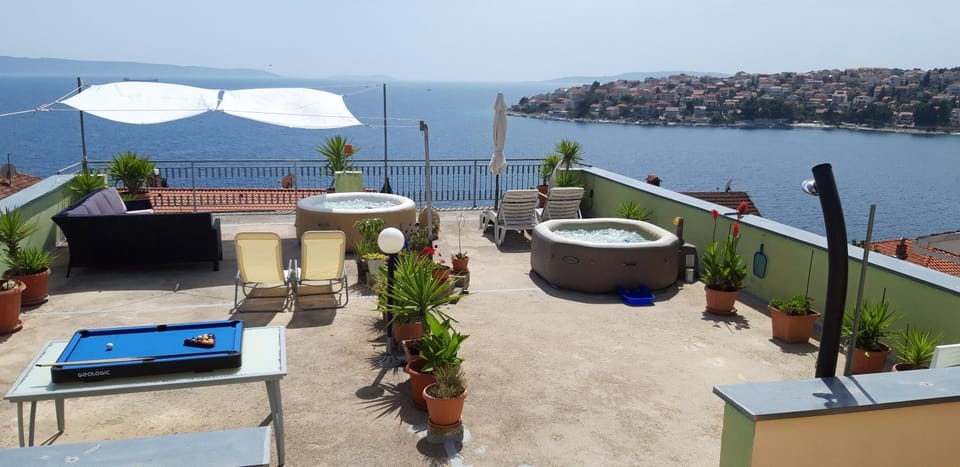 Property building, Balcony/Terrace, Sea view