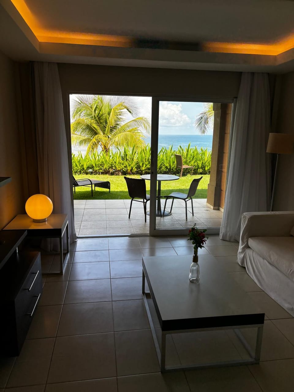 Patio, Natural landscape, Garden, View (from property/room), Balcony/Terrace, Living room, Seating area, Dining area, Garden view