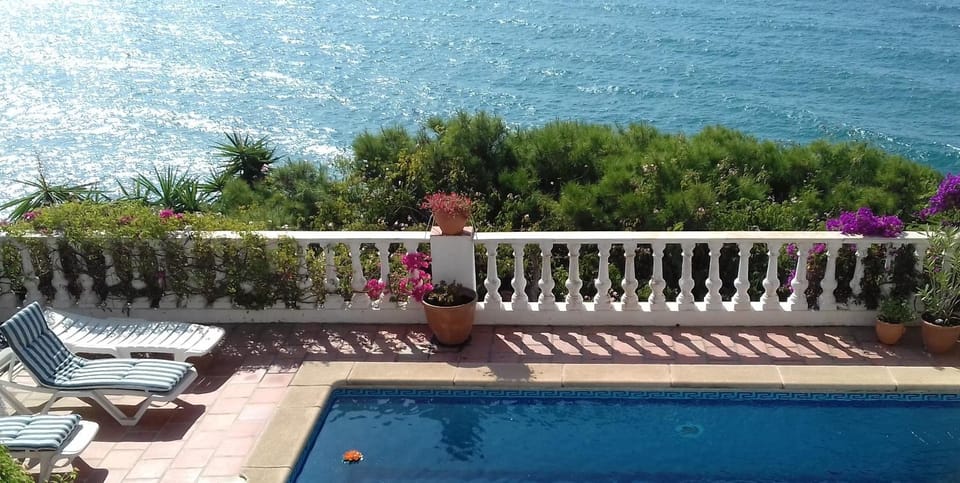 Pool view, Sea view
