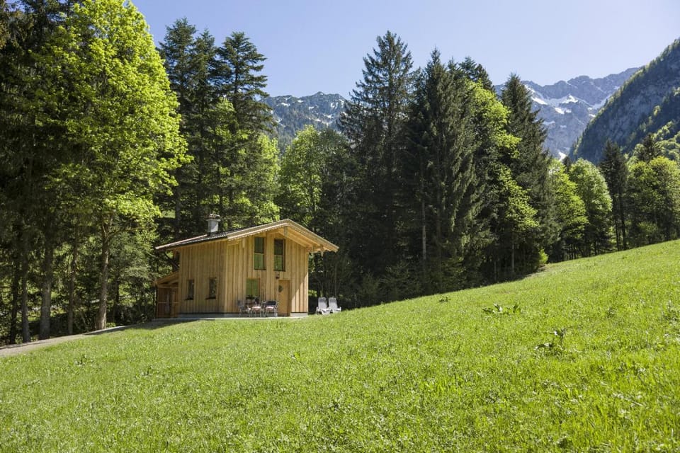Facade/entrance, Spring, Day, BBQ facilities, Garden, Skiing, View (from property/room), Balcony/Terrace, Hiking, Mountain view