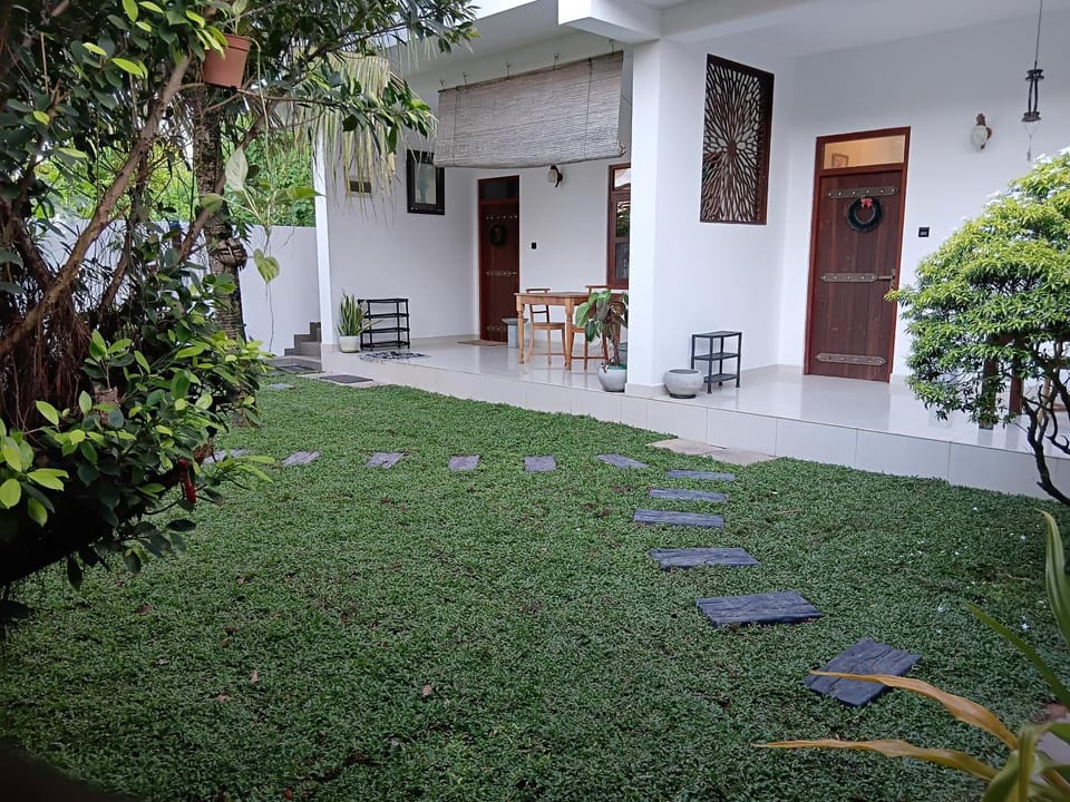 Awesome Guest Mirissa Bed and Breakfast in Southern Province